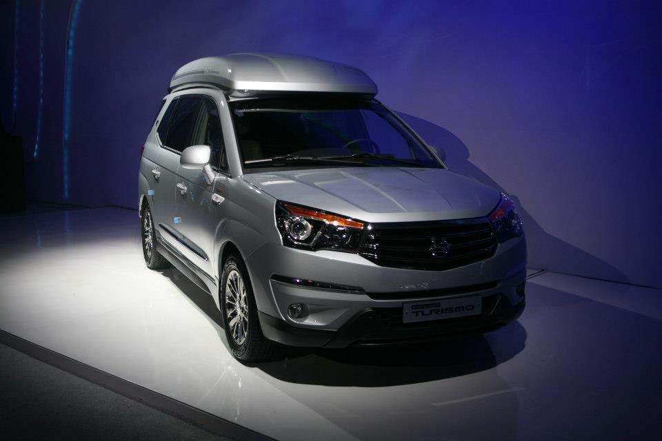 2014-ssangyong-unveils-spacious-rodius-videophoto-gallery_16