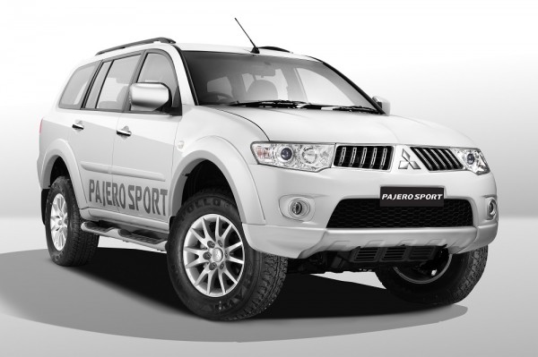 Pajero Sport anniversary edition Front