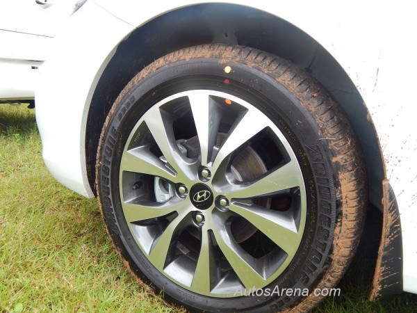 2013 Hyundai Verna alloy wheel