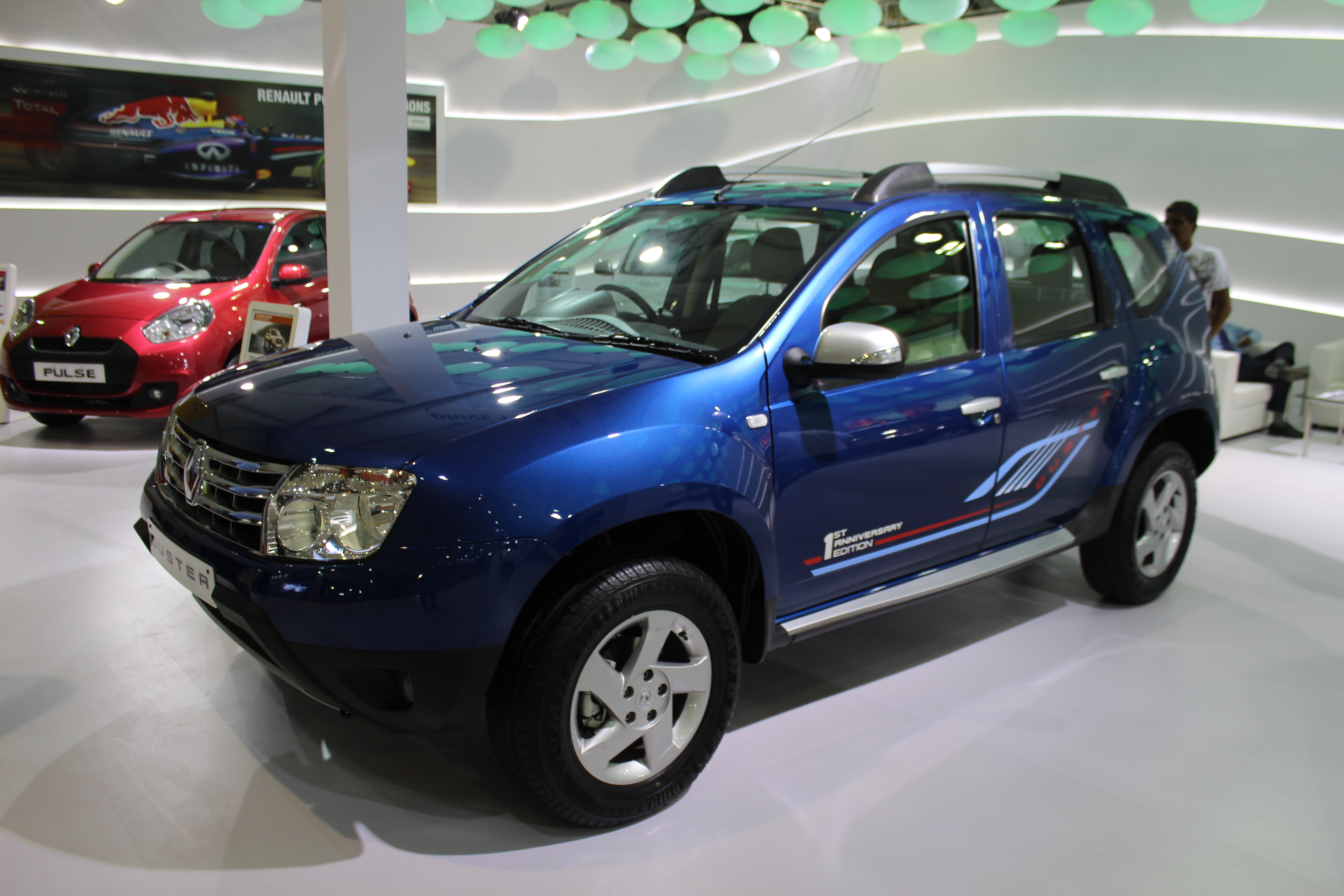 Renault Duster Anniversary Edition side 3
