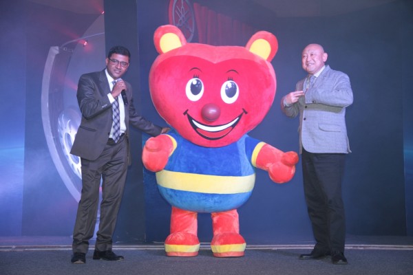 Mr. Roy Kurian, VP, Yamaha Motor India Sales Pvt.Ltd and Mr. Masaki Asano, MD, Yamaha Motor India sales Pvt.Ltd. with Yamaha Mascot