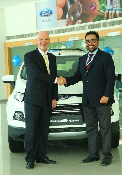 L-R-Nigel-Harris-President-Ford-India-with-Siddharth-Gupta-MD-Kairali-Ford-MGF-Gr