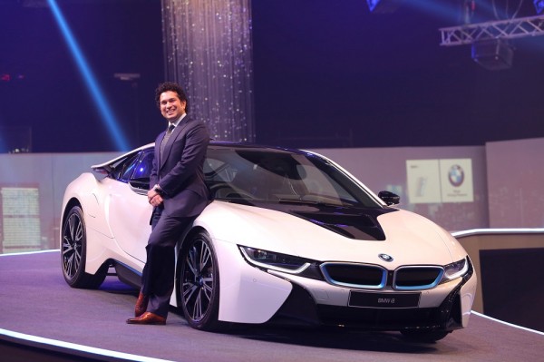 01a Mr. Sachin Tendulkar with the BMW i8