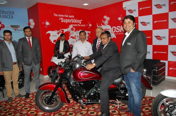 Mr. Shiva Ray, COO, DSK Motowheels & Mr. Amit Vyas, Dealer Principal,The Riders Zone. 2