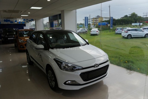 Hyundai Elite i20 celebration Edition (2)