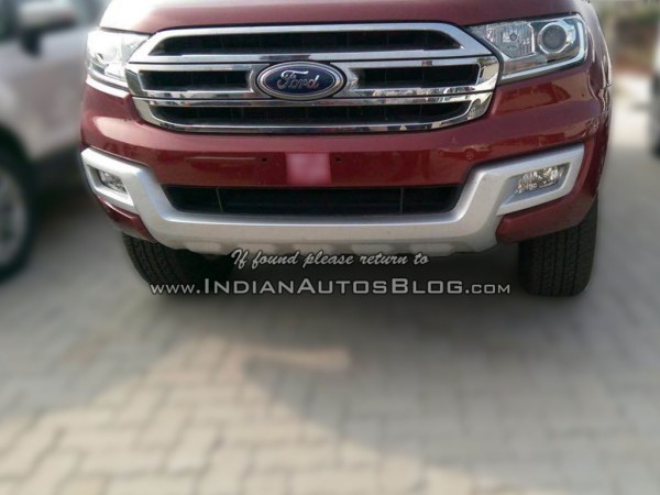 2016-Ford-Endeavour-front-snapped-at-an-Indian-dealership-1024x768