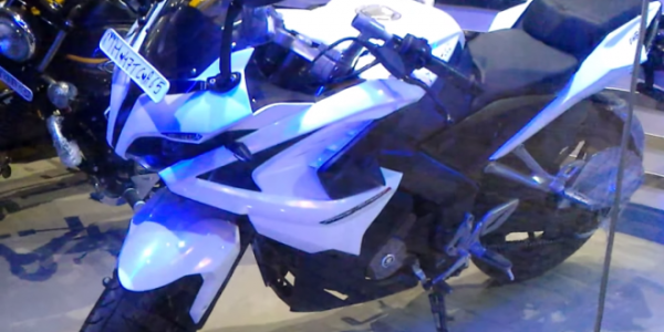 Bajaj Pulsar RS 200 White