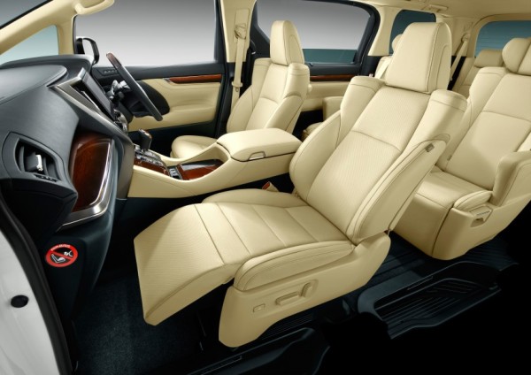 2015-Toyota-Vellfire interior