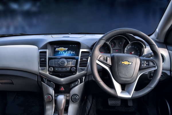 New Chevrolet Cruze 2016 Adds MyLink Infotainment System