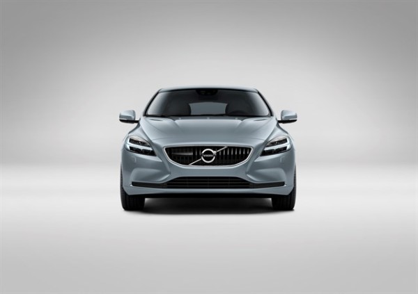 Volvo V40 T4 Momentum Studio Front