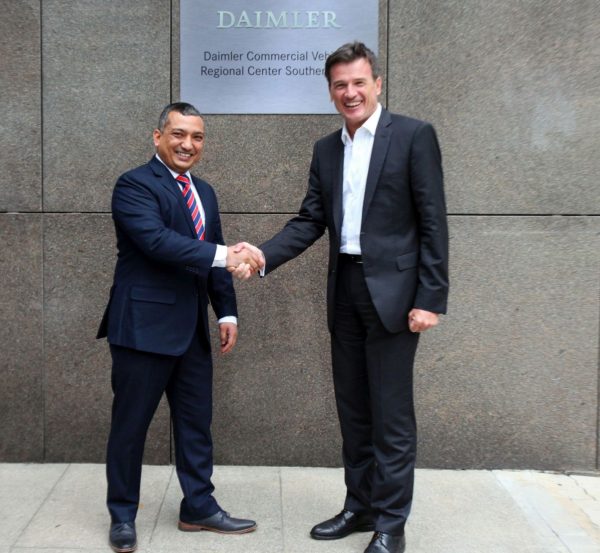 Chennai, India, May 19, 2016: Opening of the Daimler Commercial Vehicles Regional Center Southern Asia – (right) Dr. Wolfgang Bernhard, Member of the Board of Management of Daimler AG responsible for Daimler Trucks & Buses, and Amit Bisht, Head of the Daimler Regional Center Southern Asia.