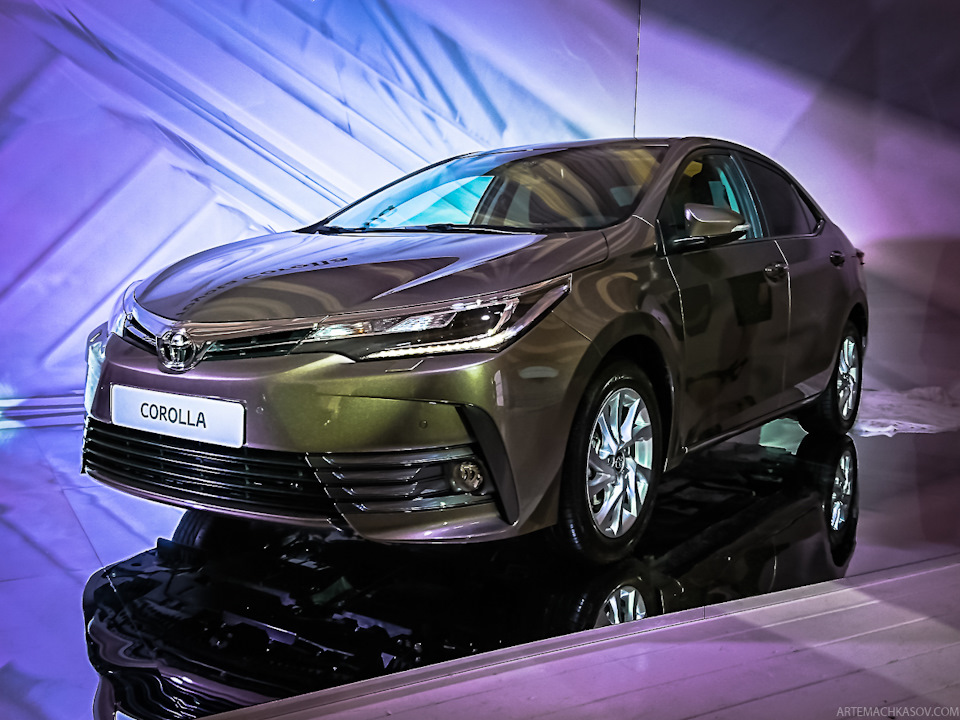 2017-Toyota-Corolla-facelift Live images 3
