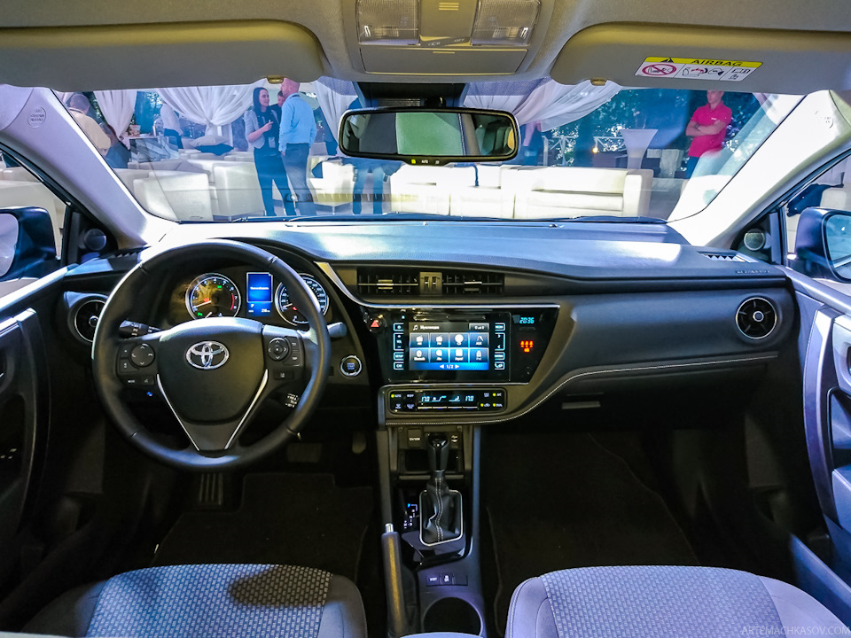 2017-Toyota-Corolla-facelift Live images interior 2