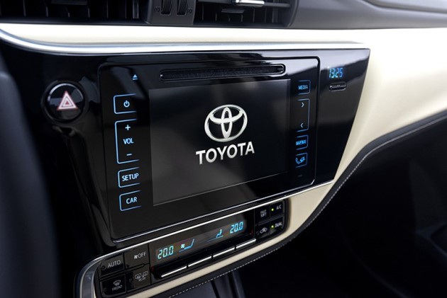 2017-Toyota-Corolla-facelift-center-console-images