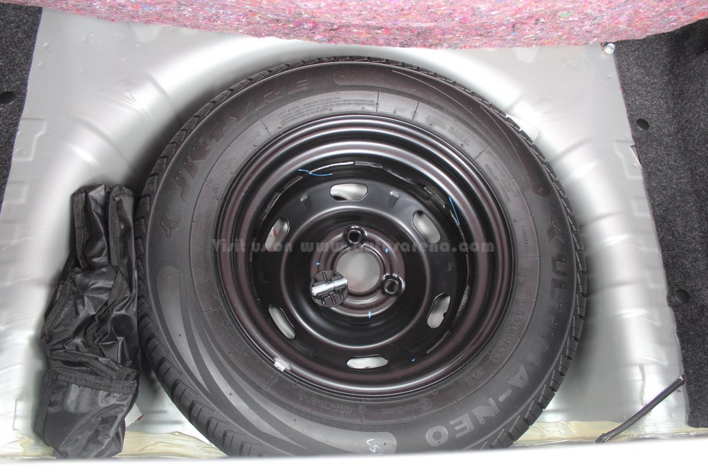 Datsun redi-Go review spare wheel