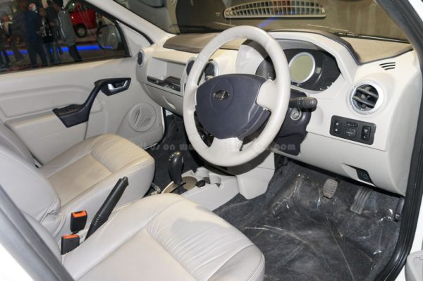 Mahindra e-Verito dashboard & interior (5)