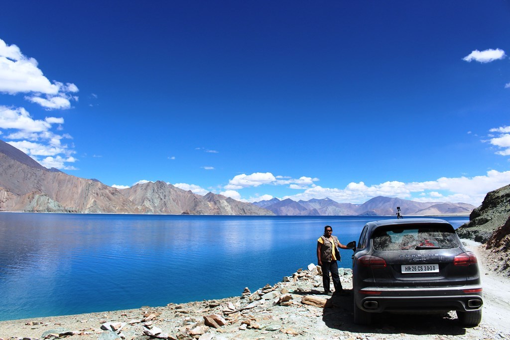 Just the Pangong, us and the Cayenne – enroute Chushul, didnt cross a single vehicle in this stretch