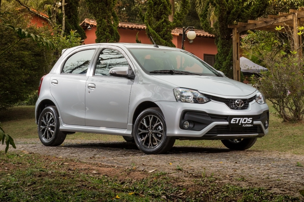 India-bound-Toyota-Etios-Platinum-hatchback-facelift-front-quarter-revealed-in-Brazil