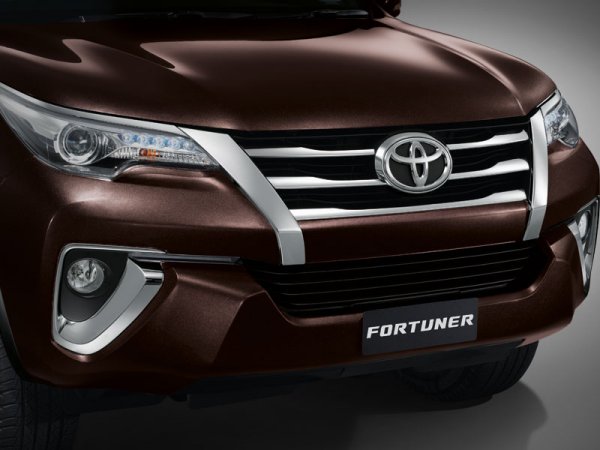 New Gen Toyota Fortuner exteriors (2)