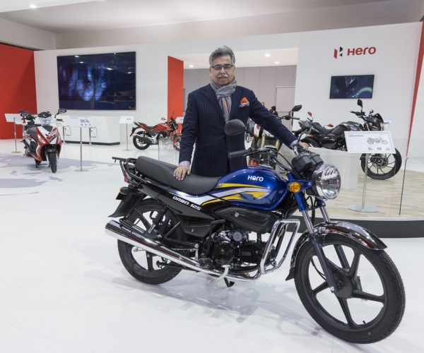 Mr.-Pawan-Munjal-CMD-Hero-MotoCorp-with-Dawn-125-at-EICMA-20...