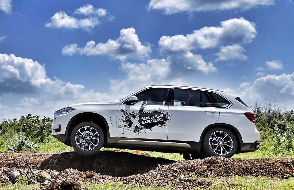 BMW X5 in action at BMW xDrive Experience in Pune 03