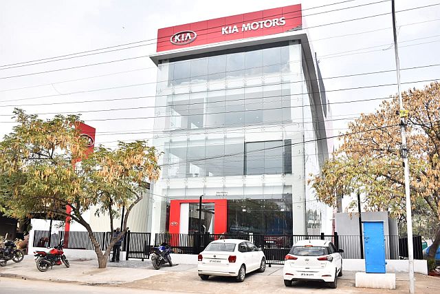 Kia Motors showroom Noida Autosarena