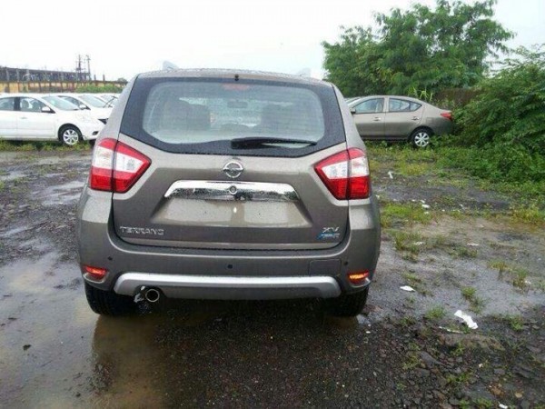 Nissan-Terrano-rear-spied