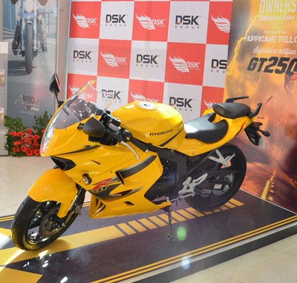 Signature Edition GT250 R LE in hurricane yellow