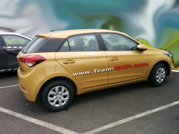 Gen Hyundai i20 spied  Side