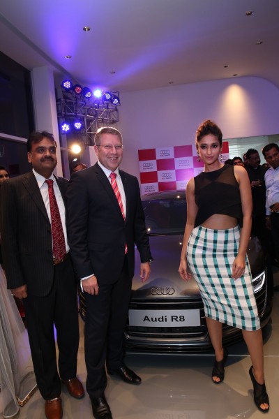 L-R_Mr. Sandip Bajaj, Managing Director, Audi Ranchi_  Mr. Joe King, Head, Audi India and Bollywood actress, Ileana Dcruz_1