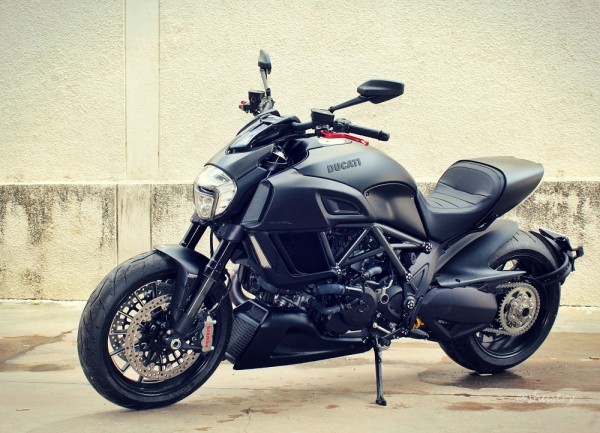 Ducati Diavel Dark