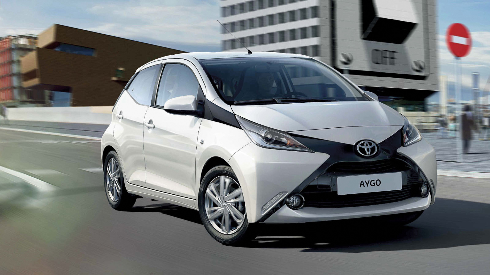 Toyota Aygo 2015 exterior 2 Toyota Aygo 2015 exterior 2