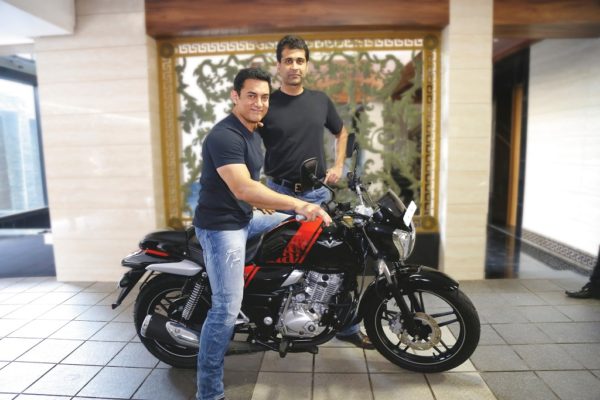 Aamir Khan buys his new bike - Bajaj V (4)