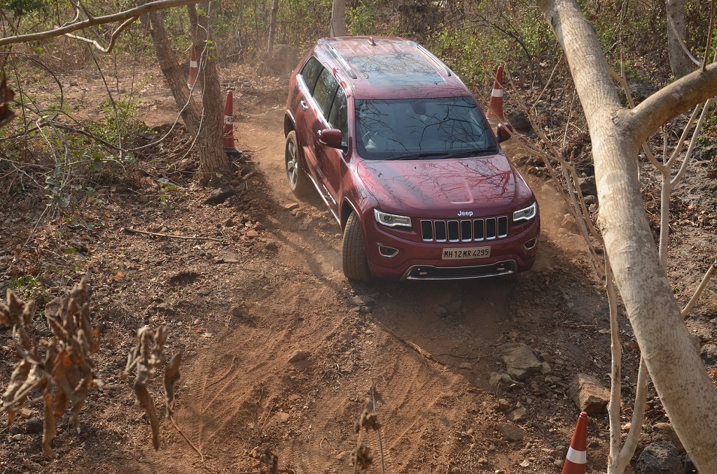 Jeep Grand Cherokee on the offroad trail at Camp Jeep in Mumbai (3)